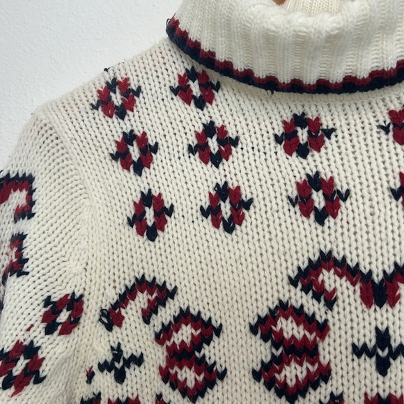 Classic Casuals Off White Sweater - Picture 3 of 6